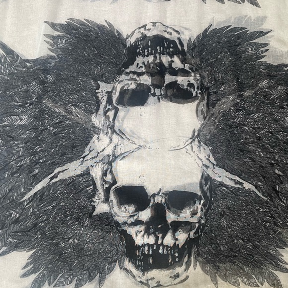 Cover Up / Scarf Skull 💀 with Wings - Picture 5 of 5